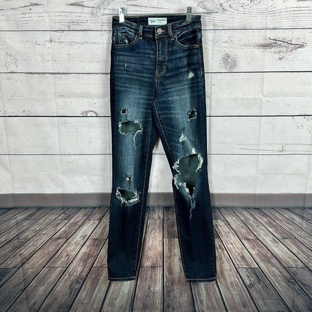 Buckle BKE Jeans Womens 22 Blue Mom High rise inseam 29 Distressed Ripped‎